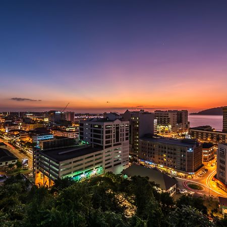 Holiday Inn Express Kota Kinabalu City Centre By Ihg Exterior foto