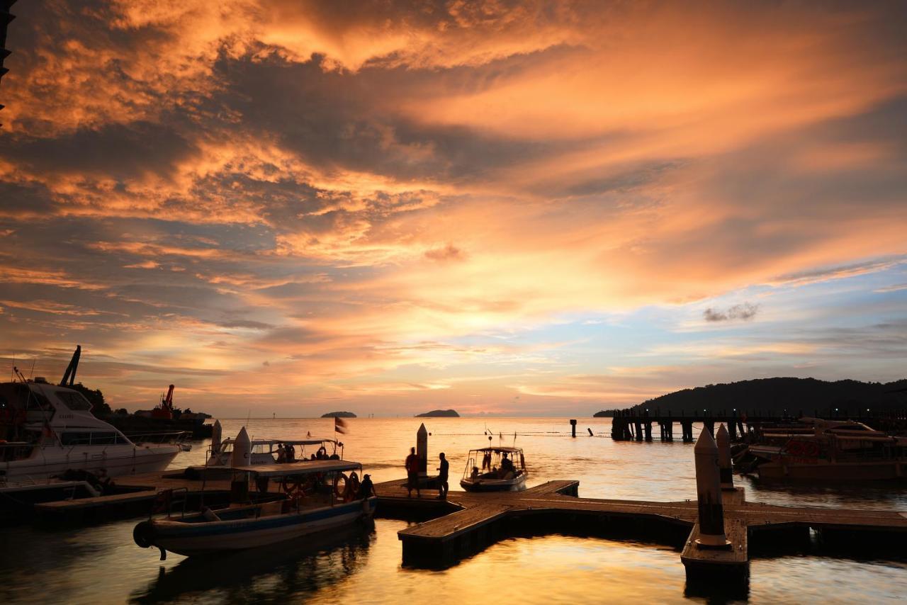 Holiday Inn Express Kota Kinabalu City Centre By Ihg Exterior foto